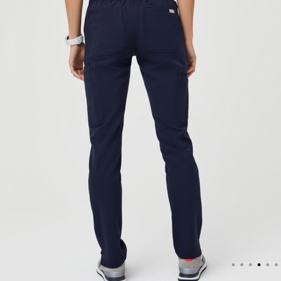 Figs- Yola Skinny Scrub Pants in navy blue - Picture 2 of 7